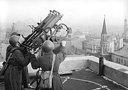 Anti-aircraft gunners on the roof of the Hotel Moskva during the Battle of Moscow in 1941