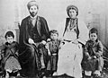 O familie palestiniană creștină din Ramallah, Palestina otomană, 1905.