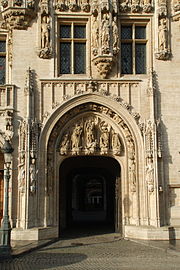 Portada del ayuntamiento de Bruselas (muy restaurado en el siglo XIX).