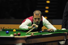Photograph of Barry Hawkins wi a cue and a rest.