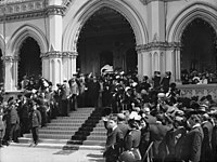 플렁킷 경(영어판)이 1907년 9월 26일 웰링턴에서 뉴질랜드 자치령을 선언함