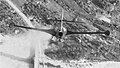 ‏תמונה שנייה של מטוס F9F פאנת'ר בתקיפה, כאן רואים כיצד הוא מטיל פצצה מהכנף הימנית וטס דרך שובל העשן שהושאר מהרקטה שהוא שיגר מהכנף השמאלית, נובמבר 1952.