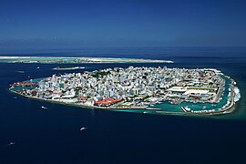 Aerial view of the whole of Malé proper on the eponymous island, prior to the construction of the Sinamalé Bridge.