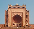 A Buland Darváza épülete (a péntek-mecset udvarának bejárati kapuja) Fatehpur Szíkriben
