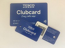 A 2017 Tesco Clubcard containing contactless technology and the accompanying keyfobs