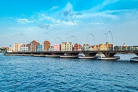 Koningin Emmabrug na Willemstad