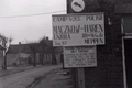 Panneau d'entrée à la limite de la ville de Maczków en 1945.