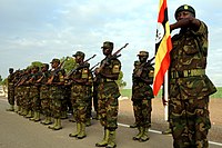 Soldados das forças de defesa de Uganda.