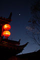 Fener pallati në qiellin e natës të Lijiang, Yunnan, Kinë