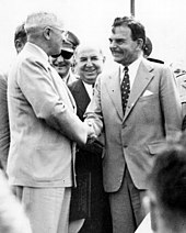 President Truman shakes hands with Governor Dewey at Idlewild Airport