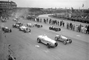 Start of the 1932 race, with Manfred von Brauchitsch in front