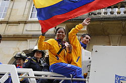 A londoni olimpián szereplő bajnokok utcai ünneplése (jobbra: Óscar Muñoz Oviedo taekwondós)
