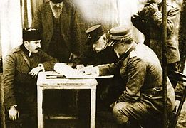 Avec Essad Pacha et Petitti di Roreto en 1916.