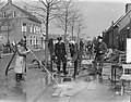 Brandweer uit Den Haag aan het werk in de Voorstraat in 1953