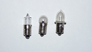 Los focos a filamento de tungsteno pudieron miniaturizarse, convirtiendo la linterna eléctrica en una herramienta versátil