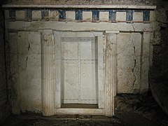 Façade de la tombe de Philippe II de Macédoine à Vergina (Aigai).