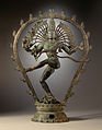 Nataraja es la representación del dios hindú Shiva como el Señor de la Danza. La escultura muestra a Shiva dentro de un círculo de llamas con la mano superior derecha sujetando el damaru, el tambor que crea el universo, mientras la​ superior izquierda sostiene el agni, el fuego que destruirá el universo.​ La segunda mano derecha inferior simboliza la valentía, mientras que la izquierda simboliza la liberación. Nataraja danza con una pierna levantada sobre el enano Apasmara sometiéndolo, más no asesinándolo, ya que hacerlo perturbaría el equilibrio necesario entre el conocimiento y la ignorancia. Esta última, representada por el enano, es la base necesaria para poder elevarse hacia el conocimiento espiritual. Por Fotografía del Museo de Arte del Condado de Los Ángeles (LACMA), retocada por Julia W.