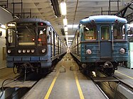 Baureihe 81-717/714 (links) und der bis in die 1970er Jahre produzierte Vorgängertyp „E“ (rechts) von Metrowagonmasch: Standardfahrzeuge zahlreicher osteuropäischer Netze
