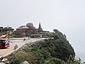 Chùa Wat Sampov Pram (người Việt gọi là Năm Thuyền) ở lưng chừng núi Tà Lơn do vua Monivong xây dựng năm 1924.