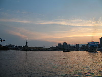 Panorama sul porto al tramonto