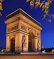 Arco de Triunfo de París, ubicado en la plaza Charles de Gaulle, en el extremo oeste de la avenida de los Campos Elíseos. Construido por decisión de Napoleón Bonaparte tras su victoria en la batalla de Austerlitz en 1805. Fue diseñado por Chalgrin, inspirado en la arquitectura romana, y alcanza una altura de 49 metros y 45 de ancho. Por Benh LIEU SONG.
