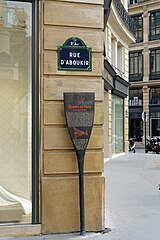 Panneau d'Histoire de Paris, situé près de la place des Victoires.