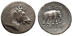 เหรียญเงินของซิลูคัสที่ 1 สลักรูปหัวม้า ช้างและสมอ สัญลักษณ์ของราชาธิปไตยซิลูซิด[1][2]ของซิลูซิด