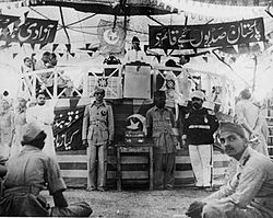 Jinnah realizando discurso em 1943