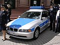 Streifenwagen BMW 5er in neuer blau-silberner Farbgebung