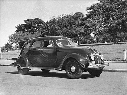 Sedan Chrysler Airflow, desenhado por Carl Breer (1934)