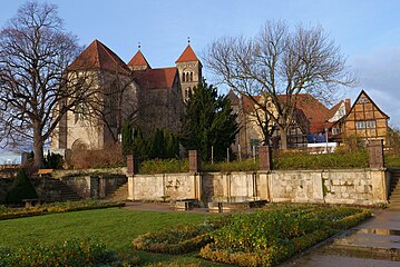 Schlossterrasse mit Stiftskirche