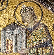 L'empereur Constantin Ier, fondateur de la ville de Constantinople en 330 (vers 1000, entrée sud-ouest).