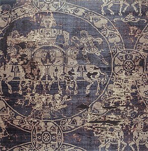 Le suaire de Charlemagne, l'un des rares textiles byzantins à avoir été conservé (musée de Cluny, IXe siècle).