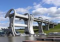 La rueda de Falkirk es una esclusa giratoria que funciona como un ascensor para buques. Esta obra de ingeniería civil se llama así debido al cercano pueblo de Falkirk, y es una esclusa única en el mundo. Por Sean Mack.