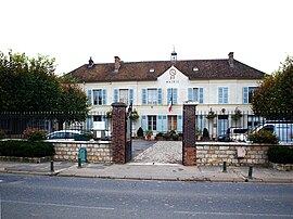 The town hall in La Chapelle-la-Reine