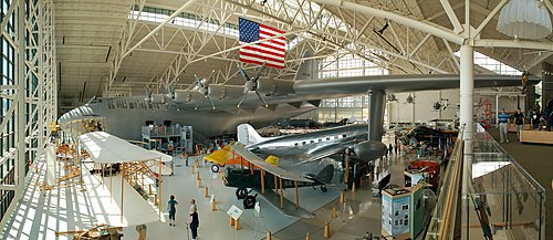 Panorama van het Evergreen Aviation Museum met de Hughes H-4 Hercules (Spruce Goose)