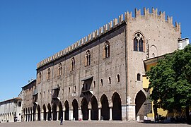 Palazzo del Capitano en el Palacio ducal de Mantua, ampliación de ca. 1340.
