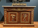 带两个门板的马桶；1805年；带青铜底座；桃木制成；巴黎卢浮宫[9]