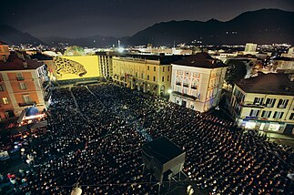 Die Piazza Grande während einer Filmvorführung, 2013