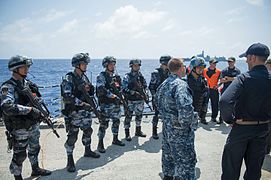 RIMPAC 2016에서의 VBSS 연습을 마친 뒤의 시안호의 해군육전대. (2016년 7월 20일 촬영)
