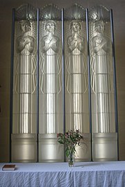 Retablo de cristal de René Lalique en la Glass Church de Millbrook (Jersey).