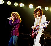 Jimmy Page e Robert Plant, em uma turnê na cidade de Chicago, nos Estados Unidos em 1977