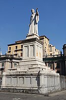 פסל דנטה בכיכר דנטה בנאפולי