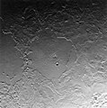 Zugefrorene Kraterseen mit einem Einschlagskrater