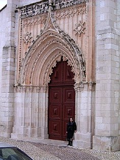 Portal da igreja da Graça, Santarém, Portugal (iniciada em 1380)