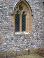 Una iglesia de sílex - la Iglesia parroquial de Santo Tomás, en Cricket Saint Thomas, Somerset, Inglaterra. La altura de los bloques de sílex muy bien tallados varía entre 3 y 5 cm.
