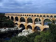 1. Pont du Gard avec 1 201 000 visiteurs.