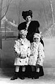 Lady Allan with her two youngest daughters, 1906