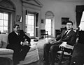 Kennedy een jaar voor zijn dood in 1963. In 1991 verfilmt Oliver Stone in JFK als samenzweringsthriller.