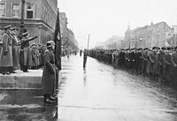 Joseph Goebbels comandando tropas del Volkssturm en Berlín, noviembre de 1944.